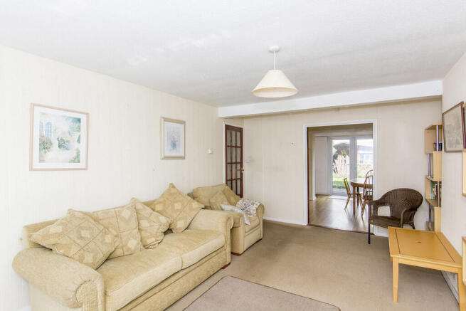 Willow Crescent, Market Harborough photo 4