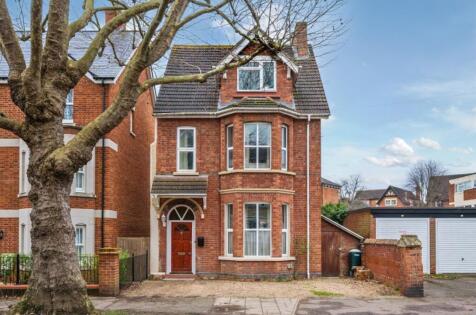 Warwick Avenue, Bedford