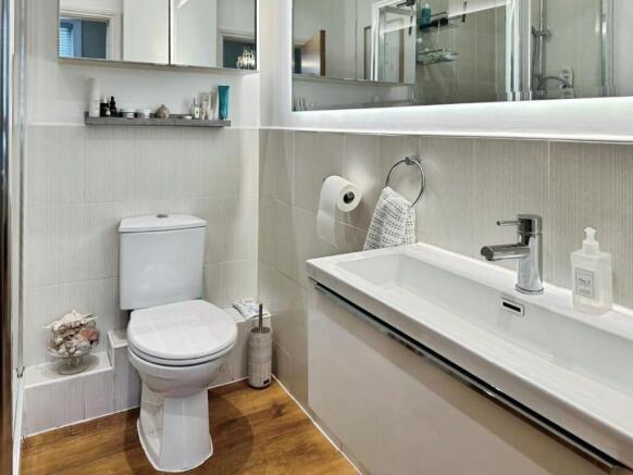 3 bed Flat for sale Image 10