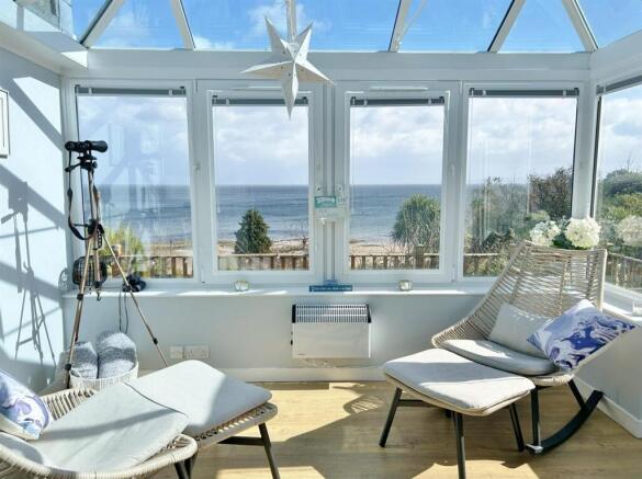 Sun lounge