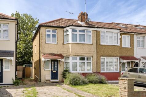 Connaught Avenue, Enfield