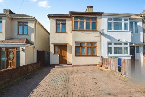 Grovelands Way, Grays