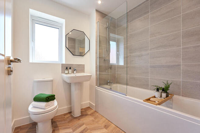 CH - Oaklands - Parwood (Pembroke) Bathroom_860x573