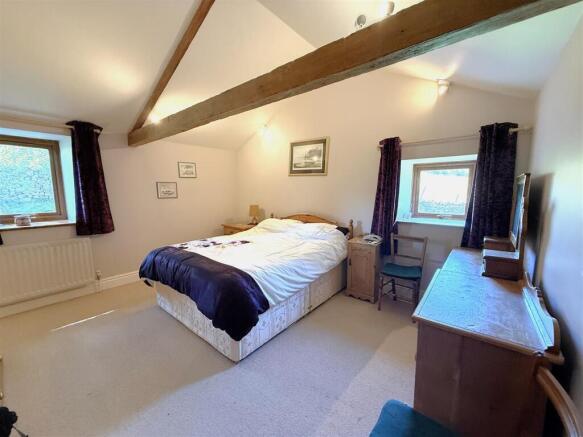 5 bed House for sale Image 11