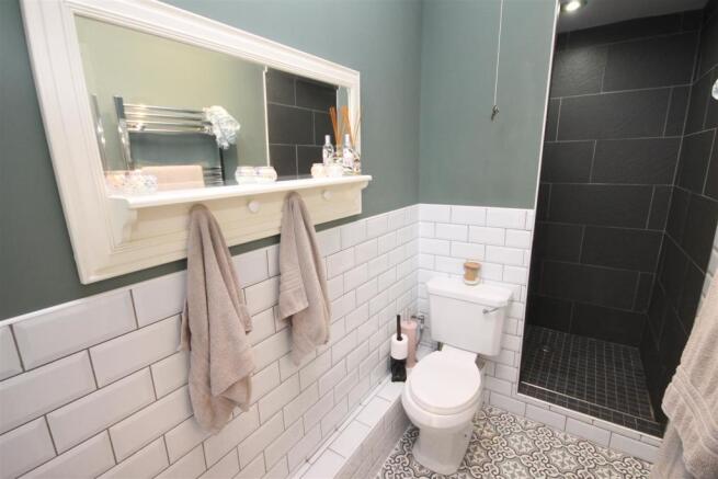 GROUND FLOOR SHOWER ROOM