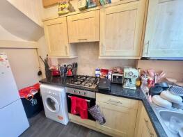 8, Kings Avenue, Hyde Park, Leeds LS6 1QS
