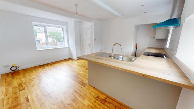 2 bed Terraced to rent Image 4