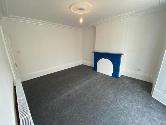 3 bed Terraced to rent Image 8