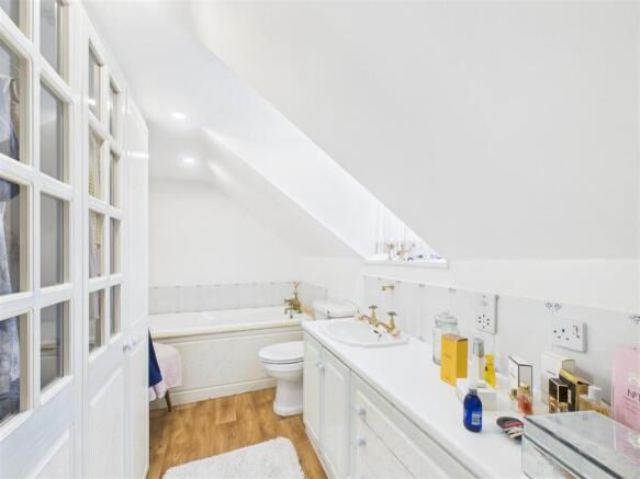2 bed Cottage for sale Image 12