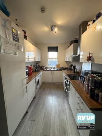 1 bed House Share to rent Image 8
