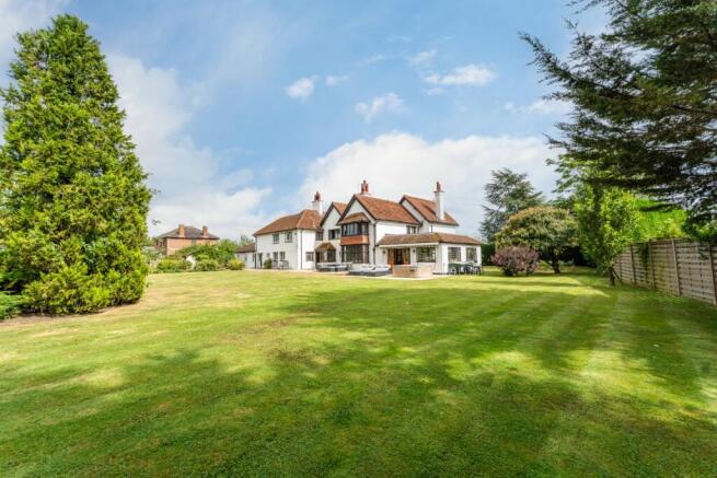 Astrope Lane, Puttenham, Tring, Hertfordshire, HP23 photo 4