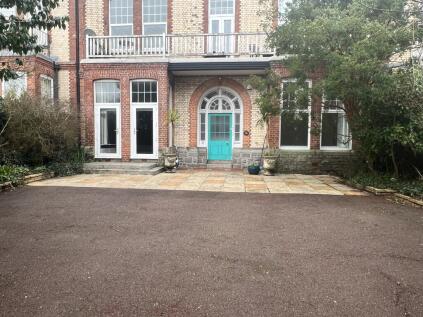 4 Queens Gate, Lipson, Plymouth, Devon PL4 7PW