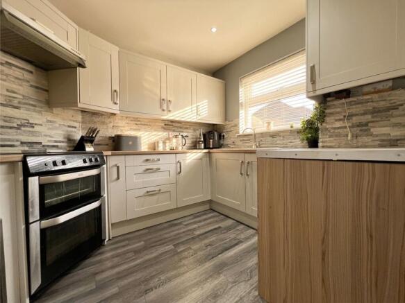 3 bed Semi-Detached for sale Image 7