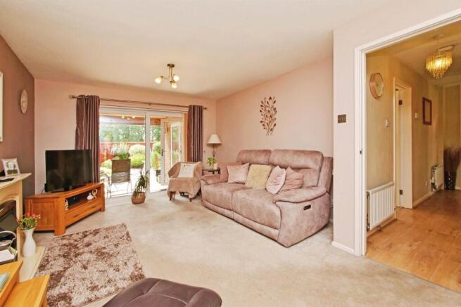3 bed Semi-Detached for sale Image 4