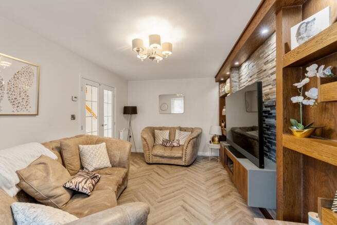 4 bed Detached for sale Image 4