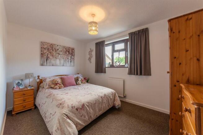 76 Gifford Close-1.jpg