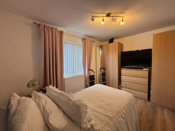 2 bed Semi-Detached for sale Image 5