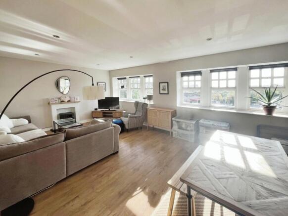 2 bed Apartment for sale Image 4