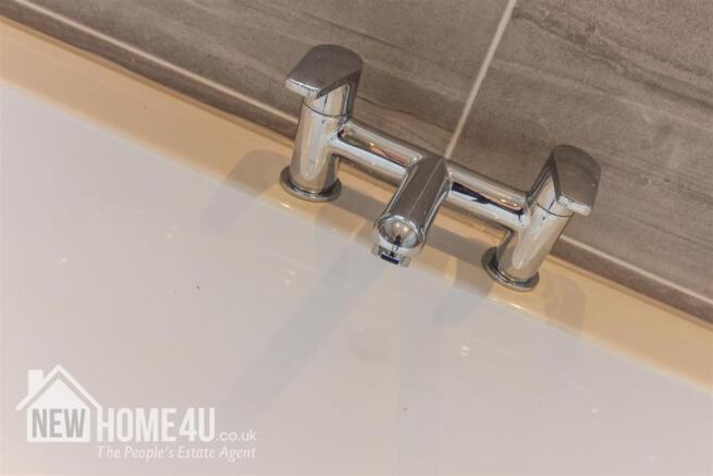 FAMILY BATHROOM: