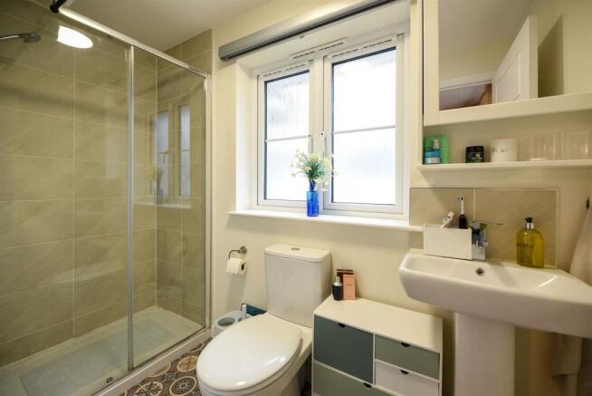 Ensuite-shower-room.jpg