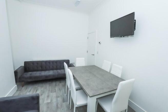 5 bed Private Halls to rent Image 7
