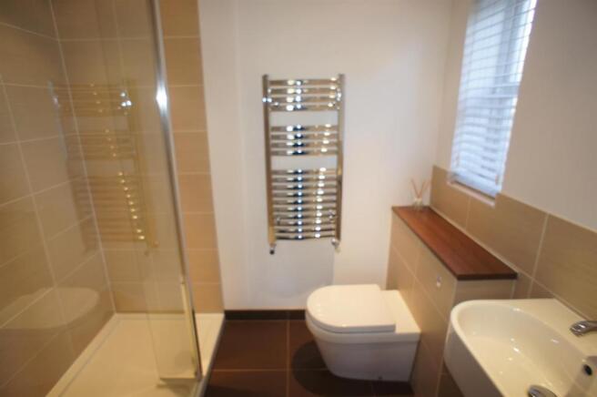 SHOWER ROOM EN SUITE