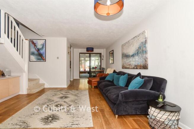 Lounge / Dining Area