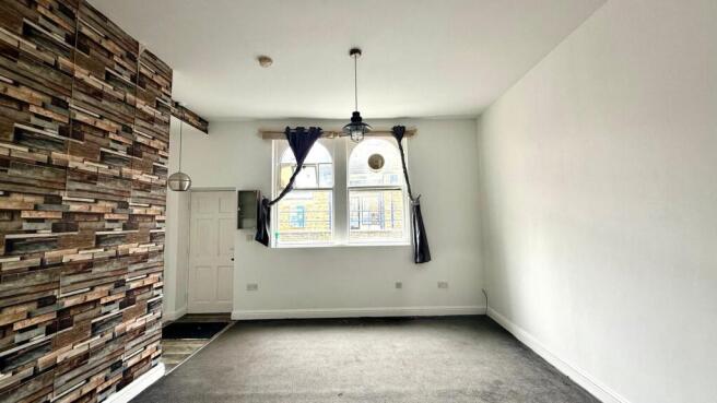Studio to rent Image 4