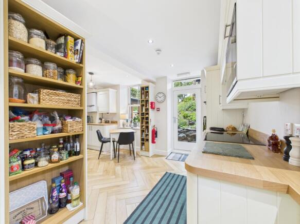 CAM03481G0-PR0105-STILL018