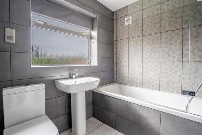 3 bed Semi-Detached to rent Image 10