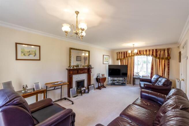 4 bed Detached for sale Image 5
