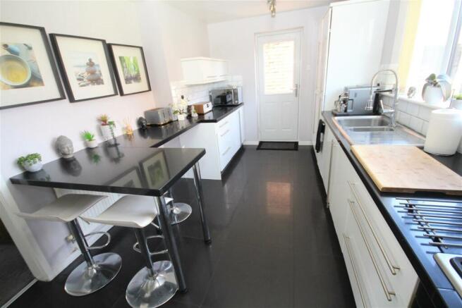 kitchen 1.jpg