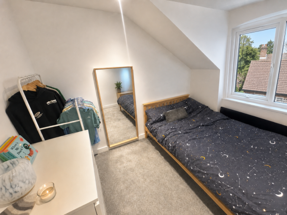 2 bed Apartment to rent Image 5