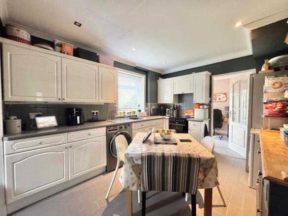 Sloan Street, Catrine kitchen pic