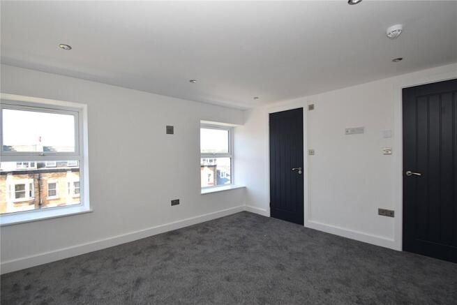 2 bed Apartment to rent Image 10
