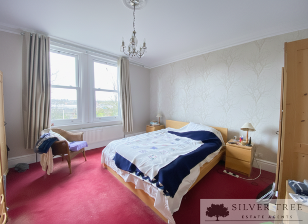 5 bed Semi-Detached for sale Image 7