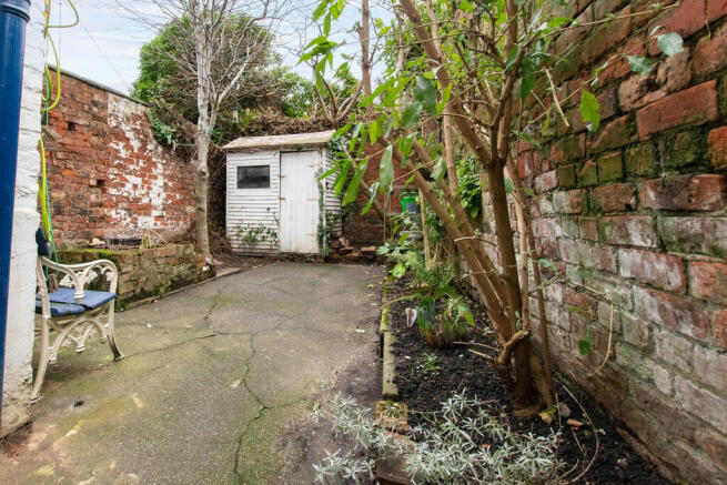 4 bed End of Terrace to rent Image 10