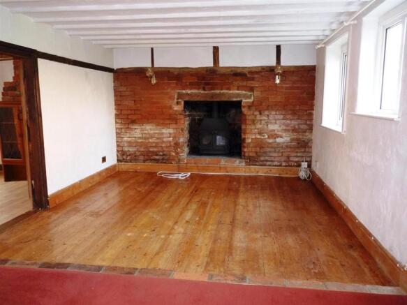 LOUNGE / DINING ROOM