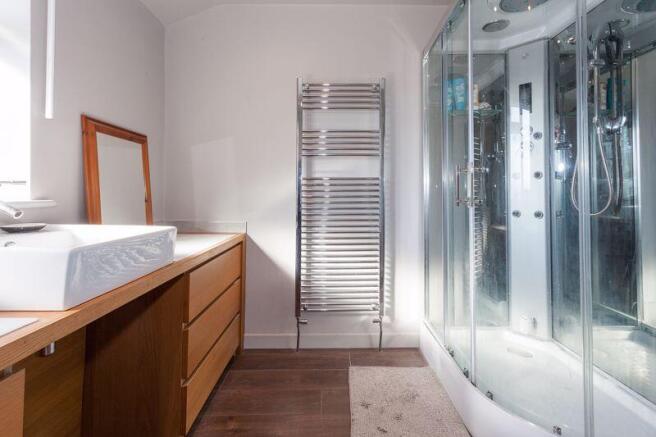 EN SUITE 