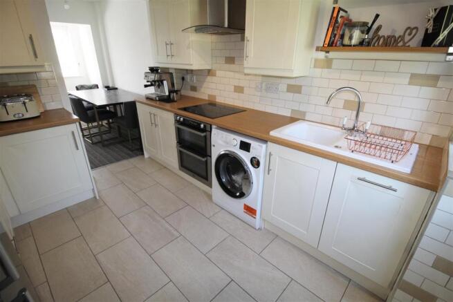Kitchen2.JPG