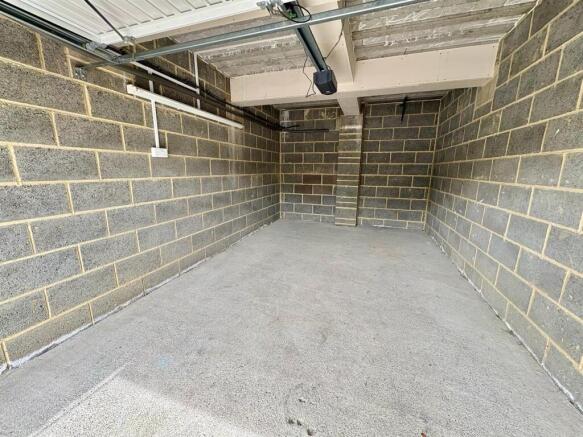 2 bed Apartment for sale Image 10
