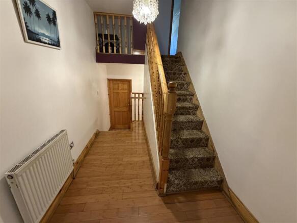 7 bed Semi-Detached for sale Image 11
