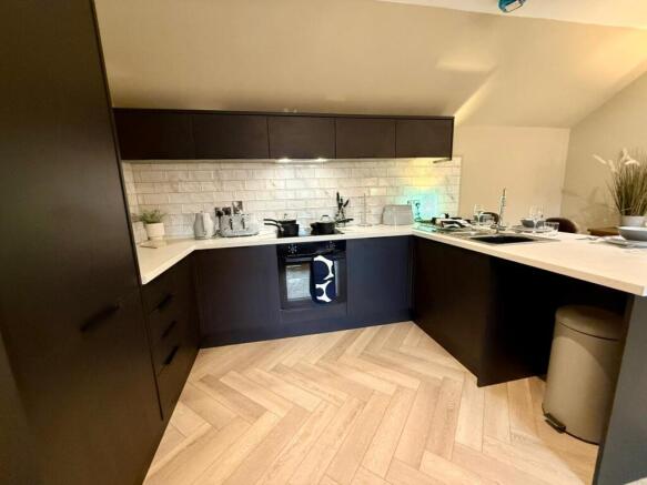 2 bed Flat to rent Image 6