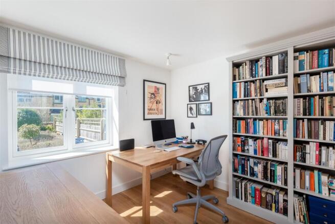 4 Elmstead Court-7.jpg