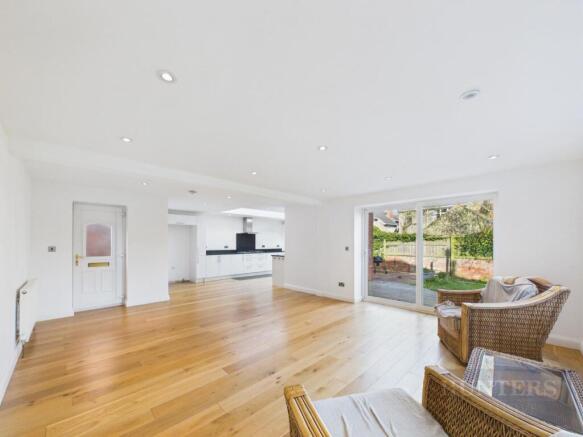 7 bed Link Detached House for sale Image 5