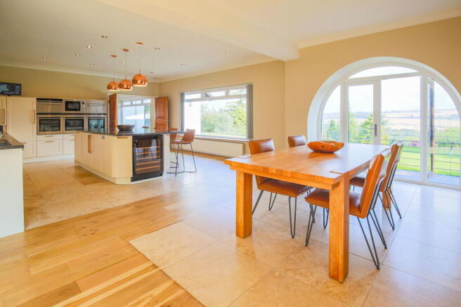 9 bed Detached for sale Image 10