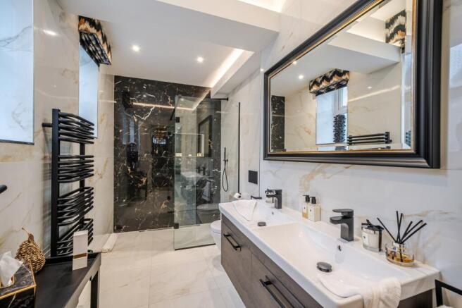 3 bed Flat to rent Image 12