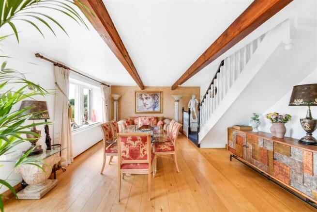 DINING ROOM.jpg