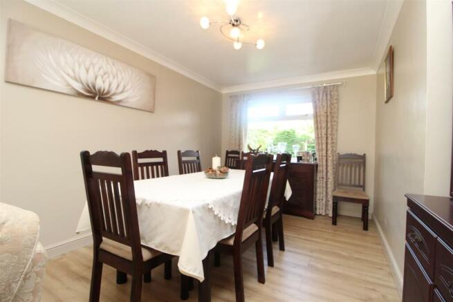 LOUNGE / DINING ROOM