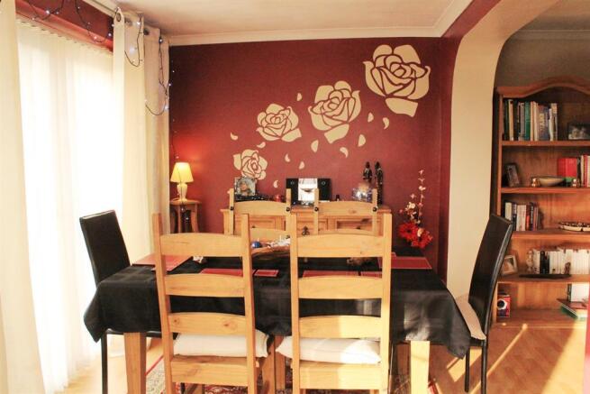 DINING ROOM SIDE